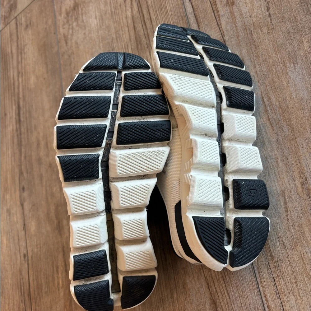 On Cloud X Running Women's Athletic Shoes in White and Black Size 6.5 - Picture 5 of 15